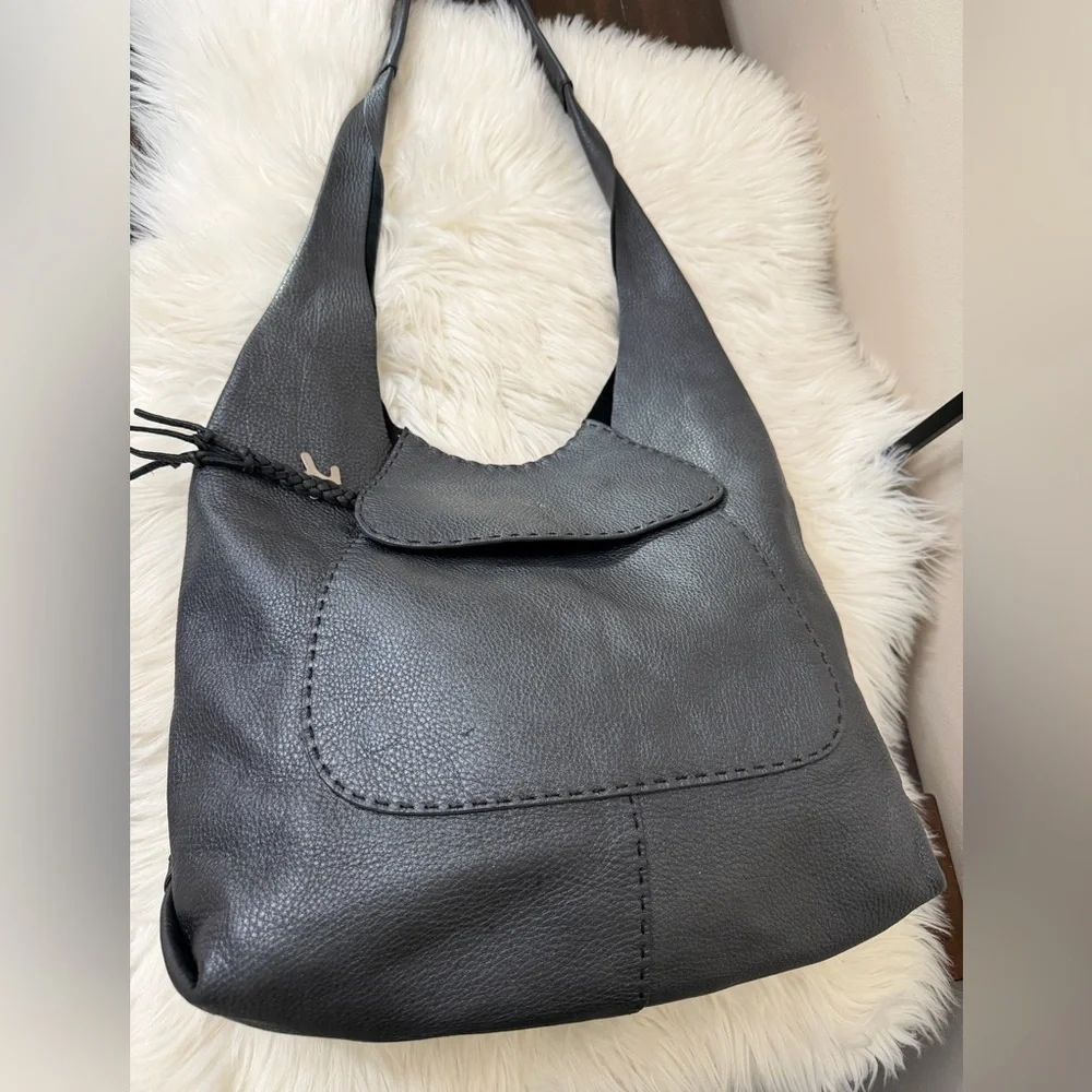 HENRY BEGUELIN  Leather Hobo Bag. Made in Italy